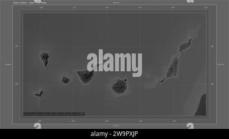 Îles Canaries - Espagne mise en évidence sur une carte d'altitude en niveaux de gris avec lacs et rivières carte avec le point de la capitale du pays, grille cartographique, distance Banque D'Images