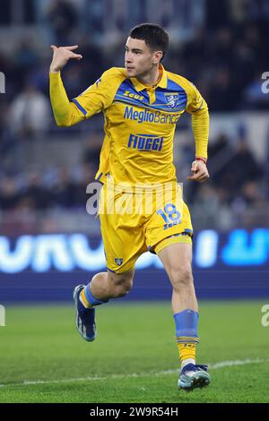 Rome, Italie. 29 décembre 2023. Matias Soule' de Frosinone célèbre après avoir marqué 0-1 buts lors du championnat italien Serie A match de football entre SS Lazio et Frosinone Calcio le 29 décembre 2023 au Stadio Olimpico à Rome, Italie - photo Federico Proietti/DPPI crédit : DPPI Media/Alamy Live News Banque D'Images