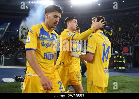 Rome, Italie. 29 décembre 2023. Matias Soule' de Frosinone célèbre après avoir marqué 0-1 buts lors du championnat italien Serie A match de football entre SS Lazio et Frosinone Calcio le 29 décembre 2023 au Stadio Olimpico à Rome, Italie - photo Federico Proietti/DPPI crédit : DPPI Media/Alamy Live News Banque D'Images