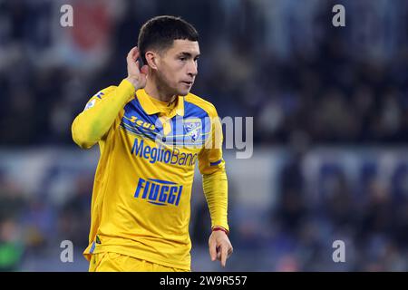 Rome, Italie. 29 décembre 2023. Matias Soule' de Frosinone célèbre après avoir marqué 0-1 buts lors du championnat italien Serie A match de football entre SS Lazio et Frosinone Calcio le 29 décembre 2023 au Stadio Olimpico à Rome, Italie - photo Federico Proietti/DPPI crédit : DPPI Media/Alamy Live News Banque D'Images