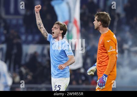 Rome, Italie. 29 décembre 2023. Gustav Isaksen célèbre après avoir marqué 1-2 buts lors du match de football de Serie A entre SS Lazio et Frosinone Calcio le 29 décembre 2023 au Stadio Olimpico à Rome, Italie - photo Federico Proietti/DPPI crédit : DPPI Media/Alamy Live News Banque D'Images