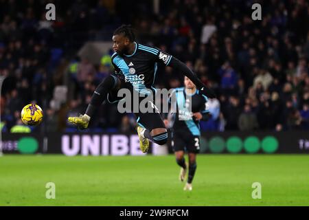 Cardiff, Royaume-Uni. 29 décembre 2023. Stephy Mavididi de Leicester City en action. Match de championnat EFL Skybet, Cardiff City contre Leicester City au Cardiff City Stadium à Cardiff, pays de Galles le vendredi 29 décembre 2023. Cette image ne peut être utilisée qu'à des fins éditoriales. Usage éditorial uniquement, photo par Andrew Orchard/Andrew Orchard photographie sportive/Alamy Live News crédit : Andrew Orchard photographie sportive/Alamy Live News Banque D'Images