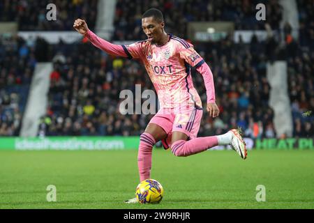 West Bromwich, Royaume-Uni. 29 décembre 2023. Jaidon Anthony #12 de Leeds United en action lors du Sky Bet Championship Match West Bromwich Albion vs Leeds United aux Hawthorns, West Bromwich, Royaume-Uni, le 29 décembre 2023 (photo de Gareth Evans/News Images) à West Bromwich, Royaume-Uni le 12/29/2023. (Photo Gareth Evans/News Images/Sipa USA) crédit : SIPA USA/Alamy Live News Banque D'Images