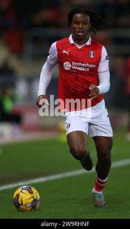 Dexter Lembikisa de Rotherham United lors du Sky Bet Championship match entre Rotherham United et Sunderland au New York Stadium, Rotherham le vendredi 29 décembre 2023. (Photo : Michael Driver | MI News) crédit : MI News & Sport / Alamy Live News Banque D'Images