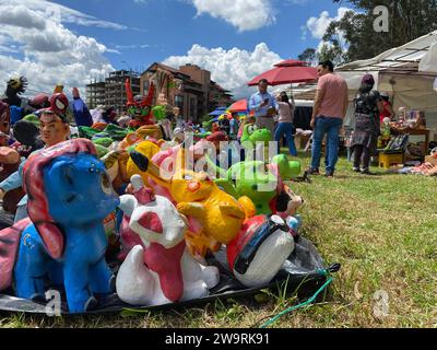 VENTA MONIGOTES AV 1 DE MAYO Cuenca 29 de diciembre 2023. Venta de monigotes y pirotecnia fria en la avenida 1 de mayo en Cuenca. API CUENCA AZUAY Ecuador soi-VENTAMONIGOTESAV1DEMAYO-21fb7ecd37be5be3fa328aadac349507 *** VENTE MONIGOTES AV 1 DE MAYO Cuenca 29 décembre 2023 Vente de monigotes et pyrotechniques froides dans l'avenue 1 de mayo à Cuenca API CuAPESenca AZUAY Ecuadac32803280350dAYVENTABE3dAYVENFA3dAY3dAY3d7f70x Copyright Banque D'Images