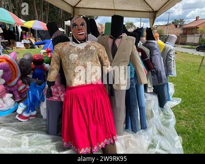 VENTA MONIGOTES AV 1 DE MAYO Cuenca 29 de diciembre 2023. Venta de monigotes y pirotecnia fria en la avenida 1 de mayo en Cuenca. API CUENCA AZUAY Ecuador soi-VENTAMONIGOTESAV1DEMAYO-4c3ff98629ffde17b67687bb137132b2 *** VENTE MONIGOTES AV 1 DE MAYO CUENCA 29 décembre 2023 Vente de monigotes et pyrotechniques froides dans l'avenue 1 de mayo à CUENCA API CUENCA CuESES672AV9867b1367b2967b13DEMBAY Banque D'Images