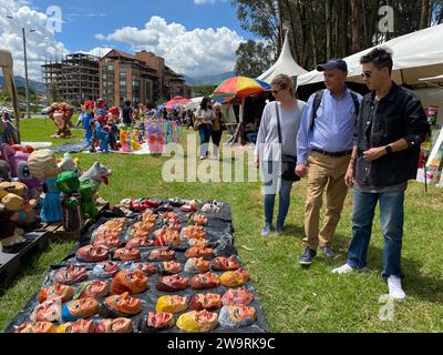 VENTA MONIGOTES AV 1 DE MAYO Cuenca 29 de diciembre 2023. Venta de monigotes y pirotecnia fria en la avenida 1 de mayo en Cuenca. API CUENCA AZUAY Ecuador soi-VENTAMONIGOTESAV1DEMAYO-4983afd60ba46a57063968cb1e8943ca *** VENTE MONIGOTES AV 1 DE MAYO CUENCA 29 décembre 2023 Vente de monigotes et pyrotechniques froides dans l'avenue 1 de mayo à CUENCA API CUENCA CUESESAZUAY Équateur soi VENTA9120632063265AP89bayd4320689baydAP4320689bayd4320689bayca Copyright Banque D'Images