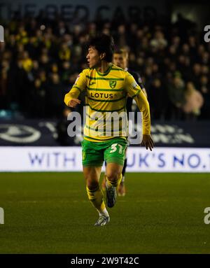 LONDRES, ANGLETERRE - 29 DÉCEMBRE : Hwang UI-JO de Norwich City lors du Sky Bet Championship match entre Millwall et Norwich City au Den le 29 décembre 2023 à Londres, Angleterre. (Photo de Dylan Hepworth/MB Media) Banque D'Images