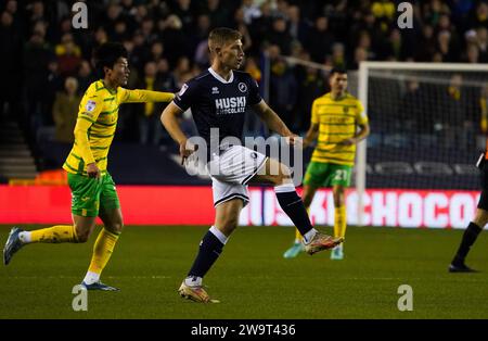 LONDRES, ANGLETERRE - 29 DÉCEMBRE : Zian Flemming de Millwall lors du Sky Bet Championship match entre Millwall et Norwich City au Den le 29 décembre 2023 à Londres, Angleterre. (Photo de Dylan Hepworth/MB Media) Banque D'Images