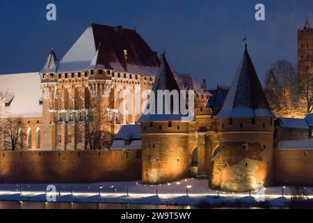 Palais gothique des grands maîtres de l'ordre Teutonique Château construit du XIII au XV siècle classé au patrimoine mondial de l'UNESCO à Malbork, Pologne © Wojciech Stroz Banque D'Images