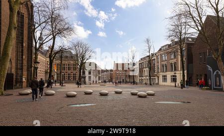 Place de la ville - Domplein, dans la ville médiévale d'Utrecht aux pays-Bas. Banque D'Images