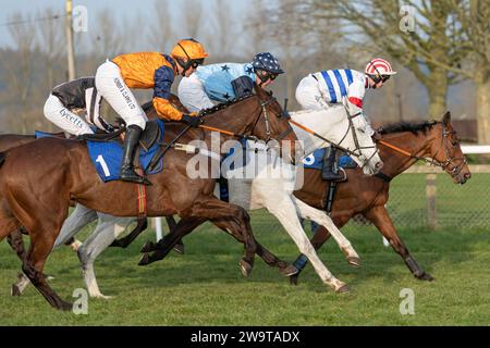 Mitchell Bastyan monte Wetanwindy pour l'entraîneur Milton Harris à Wincanton, le 21 mars 2022 Banque D'Images