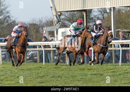 Megaudais Speed gagne à Wincanton, monté par Gavin Sheehan et entraîné par Laura Young, le 21 mars 2022 Banque D'Images