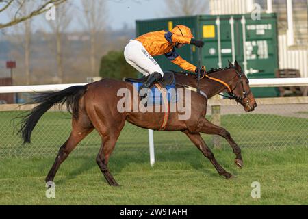 Mitchell Bastyan monte Wetanwindy pour l'entraîneur Milton Harris à Wincanton, le 21 mars 2022 Banque D'Images