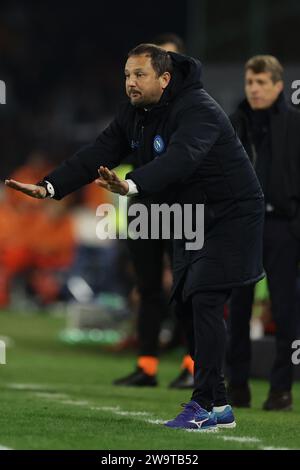 Naples, Italie. 29 décembre 2023. L'entraîneur adjoint Nicolo Frustalupi gesticule lors du match de Serie A entre SSC Napoli et Monza au stade Diego Armando Maradona à Naples, dans le sud de l'Italie, le 29 décembre 2023. Crédit : Agence photo indépendante/Alamy Live News Banque D'Images