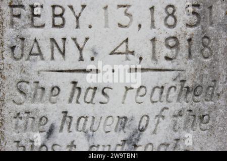 Pierres tombales historiques dans le cimetière rural de l'est du Texas. Cimetière Rucker Banque D'Images