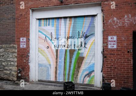 Kansas City Missouri - 23 décembre 2023 : I Love You Like a Summer Night mural Banque D'Images