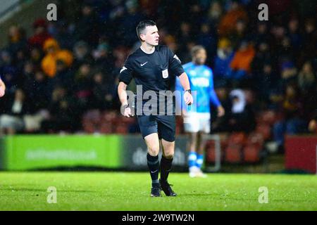 The University of Bradford Stadium, Bradford, Angleterre - 29 décembre 2023 arbitre Lewis Smith - pendant le match Bradford City v Stockport County, Sky Bet League Two, 2023/24, The University of Bradford Stadium, Bradford, Angleterre - 29 décembre 2023 crédit : Arthur Haigh/WhiteRosePhotos/Alamy Live News Banque D'Images