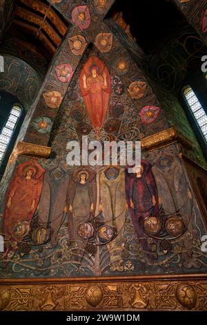 Royaume-Uni, Angleterre, Surrey, Compton, 1898 Cemetery Chapel, décoration intérieure, ornée d'arbre de vie symbolique par Mary Watts Banque D'Images