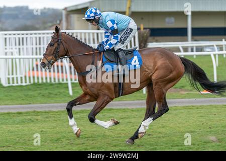 Oscar Robertson vainqueur à Wincanton, monté par Jonathan Burke et entraîné par Tom George, le 10 mars 2022 Banque D'Images