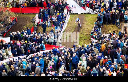 HULST - Tibor del Grosso en action lors de la onzième coupe du monde de cyclo-cross. La compétition à Hulst est la onzième du cycle et la première sur le sol néerlandais. ANP IRIS VAN DEN BROEK Banque D'Images