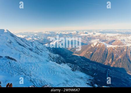 Vue panoramique des Alpes françaises, aiguille du midi, région de Montblanc, France Banque D'Images