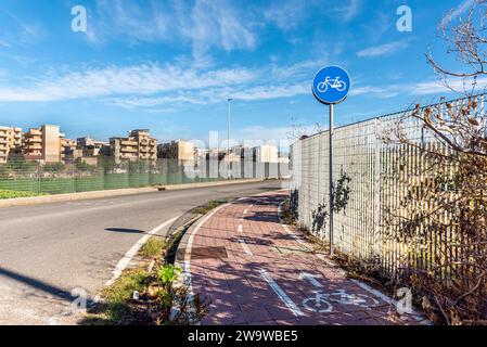 Courbe avec trajectoire de cycle sur le côté Banque D'Images