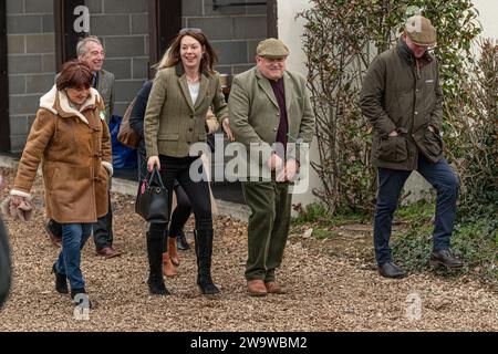 Talkaboutit, monté par Brendan Powell et entraîné par Colin Tizzard, remporte la haie du handicap à Wincanton, le 10 mars 2022 Banque D'Images