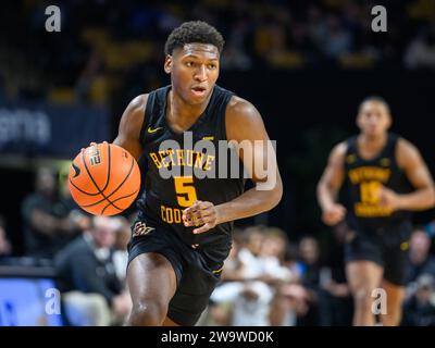 ORLANDO, FL, FL, ÉTATS-UNIS. 29 décembre 2023. Damani McEntire (5), garde de Bethune-Cookman, lors d'un match de basket-ball masculin entre Bethune Cookman Wildcats et UCF Knights à Addition Financial Arena à Orlando, FL, FL. Romeo T Guzman/Cal Sport Media/Alamy Live News Banque D'Images