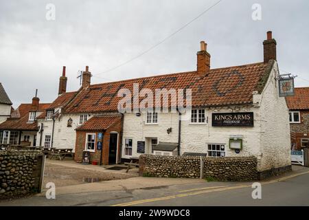 Blakeney, Norfolk, Royaume-Uni – décembre 29 2023. L'extérieur du pub Kings Arms. Une maison gratuite datant de 1760 Banque D'Images