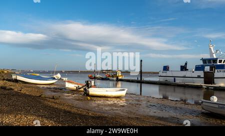 Wells-Next-the-Sea, Norfolk, Royaume-Uni - décembre 29 2023. Vue sur le port de Wells par un matin d'hiver lumineux Banque D'Images