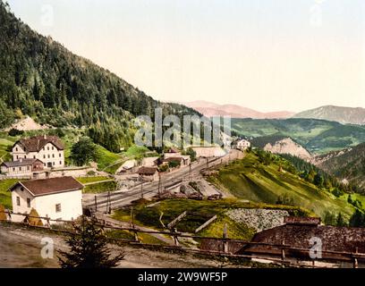 Semmeringbahn, Bahnhof Semmering und Hotel Stephanie, Steiermark, ehemals Österreich-Ungarn, heute Österreich, UM 1890, Historisch, digital restaurierte Reproduktion von einer Vorlage aus dem 19. Jahrhundert / Semmering Railway, gare de Semmering et hôtel Stephanie, Styrie, ancienne Autriche-Hongrie, aujourd'hui Autriche, 1890, reproduction historique restaurée numériquement à partir d'un original du 19e siècle Banque D'Images