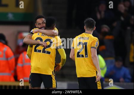 Matheus Cunha de Wolves et ses coéquipiers célèbrent son sideÕs deuxième but du match lors du match de Premier League entre Wolverhampton Wanderers et Everton à Molineux, Wolverhampton le samedi 30 décembre 2023. (Photo : Gustavo Pantano | MI News) crédit : MI News & Sport / Alamy Live News Banque D'Images