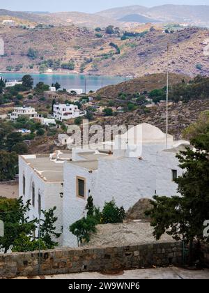 Grotte de l'Église de l'Apocalypse, vue surélevée, île de Patmos, Dodécanèse, Grèce Banque D'Images