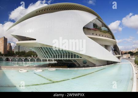 Valence, Espagne - 14 août 2023 : Palais des Arts de la Reine Sofia à Valence, Espagne. Banque D'Images