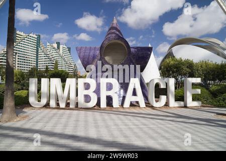 Les jardins de l'Umbracle dans la Cité des Arts et des Sciences de Valence. Espagne. Banque D'Images