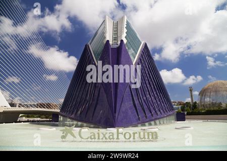 Valence, Espagne - 14 août 2023 : CaixaForum dans la Cité des Arts et des Sciences de Valence. Espagne. Banque D'Images