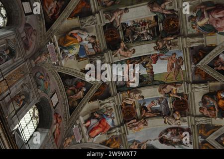 Peintures sur le plafond de la Chapelle Sixtine à Rome Italie Banque D'Images