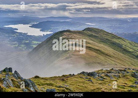 Windermere et Heron Pike vus de Great Rigg, Grasmere, Lake District, Cumbria Banque D'Images
