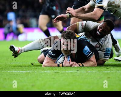Londres, Royaume-Uni. 30 décembre 2023. Londres, Angleterre, décembre 30 2023 : Irne Herbst (19 Harlequins) et Jamal Ford-Robinson (1 Gloucester) en action lors du match Gallagher Premiership Rugby (Big Game 15) entre Harlequins et Gloucester au Twickenham Stadium de Londres, Angleterre. (Jay Patel/SPP) crédit : SPP Sport Press photo. /Alamy Live News Banque D'Images