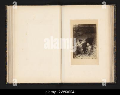 Production photographique d'un dessin d'une scène dans un cimetière avec Fauchelevent et Jean Valjean des Misérables de Victor Hugo, Gilmer, d'après Gustave Brion, c. 1862 photographie Paris support photographique albumen estampe de personnages et d'objets littéraires Banque D'Images