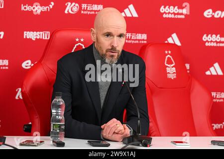 Erik Ten Hag Manager de Manchester United lors de sa conférence de presse après le match de Premier League Nottingham Forest vs Manchester United à City Ground, Nottingham, Royaume-Uni, le 30 décembre 2023 (photo de Craig Thomas/News Images) crédit : News Images LTD/Alamy Live News Banque D'Images