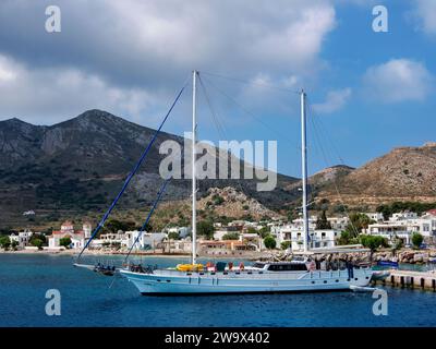 Port de Livadia Village, Tilos Island, Dodécanèse, Grèce Banque D'Images