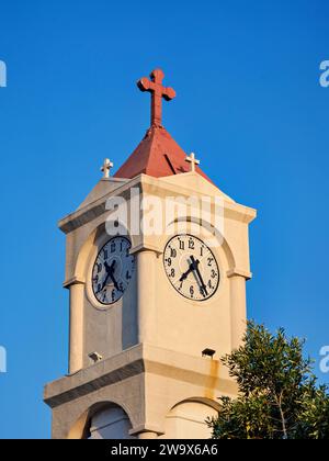 Tour de l'horloge de l'église de la Transfiguration du Christ Sauveur au château Lykourgos Logothetis, Pythagoreio, île de Samos, Nord Égée, GRE Banque D'Images