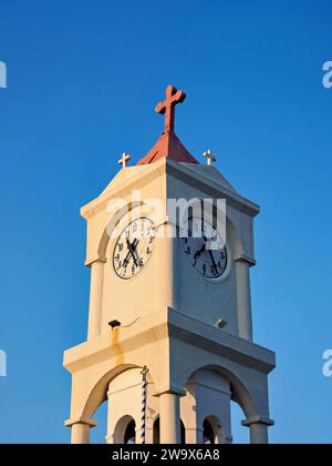 Tour de l'horloge de l'église de la Transfiguration du Christ Sauveur au château Lykourgos Logothetis, Pythagoreio, île de Samos, Nord Égée, GRE Banque D'Images