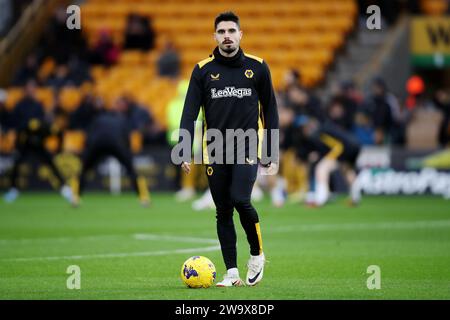 Wolverhampton, Royaume-Uni. 30 décembre 2023. Pedro Neto de Wolverhampton Wanderers regarde pendant l'échauffement avant le match de Premier League à Molineux, Wolverhampton. Le crédit photo devrait se lire : Jessica Hornby/Sportimage crédit : Sportimage Ltd/Alamy Live News Banque D'Images