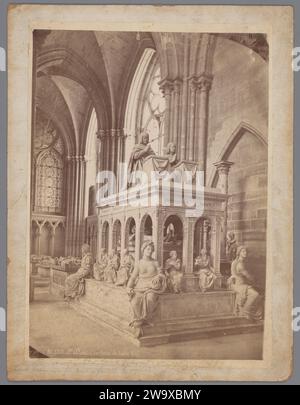 Vue de la tombe de Louis XII et Anna van Bretanne, Séraphin -Médéric Mieusement, 1850 - 1900 photographie support photographique St Denis. tombe d'impression d'albumine de carton, tombe Banque D'Images