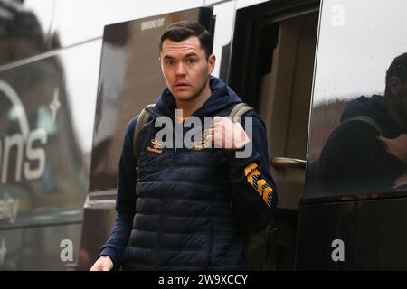 Wolverhampton, Royaume-Uni. 30 décembre 2023. Michael Keane d'Everton arrive au stade. Match de Premier League, Wolverhampton Wanderers contre Everton au Molineux Stadium à Wolverhampton, Angleterre, le samedi 30 décembre 2023. Cette image ne peut être utilisée qu'à des fins éditoriales. Usage éditorial uniquement, photo de Chris Stading/Andrew Orchard photographie sportive/Alamy Live News crédit : Andrew Orchard photographie sportive/Alamy Live News Banque D'Images