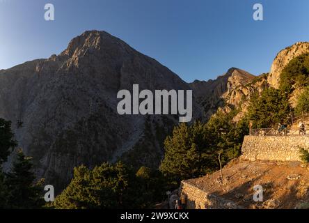 Une photo du pic Gigilos, qui fait partie du paysage accidenté de Samaria gorge, vu de son entrée au sommet. Banque D'Images