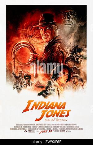 Indiana Jones et le cadran du destin (2023) réalisé par James Mangold et mettant en vedette Harrison Ford, Phoebe Waller-Bridge et Antonio Banderas. L'archéologue Indiana Jones court contre la montre pour récupérer un artefact légendaire qui peut changer le cours de l'histoire. Photographie d'une affiche originale de 2023 US d'une feuille ***USAGE ÉDITORIAL SEULEMENT***. Crédit : BFA / Walt Disney Studios Banque D'Images